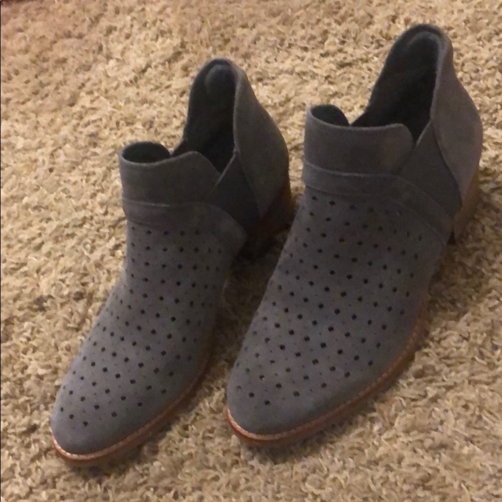 Earth grey perforated boots 7.5
